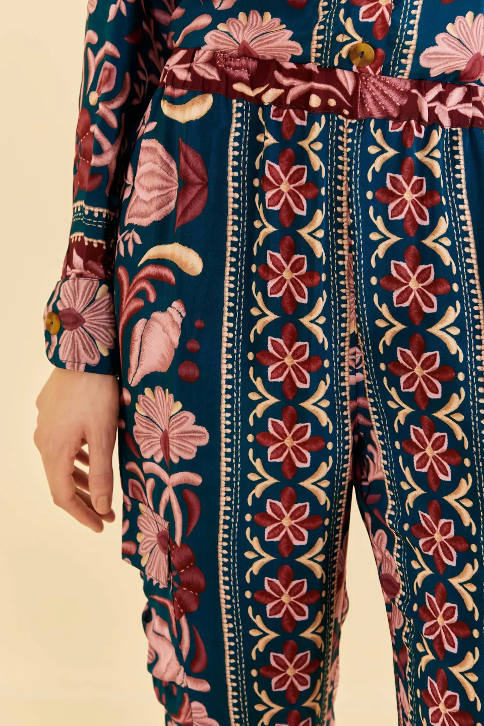 FARM Rio Teal Seashell Tapestry Cargo Pants Discount